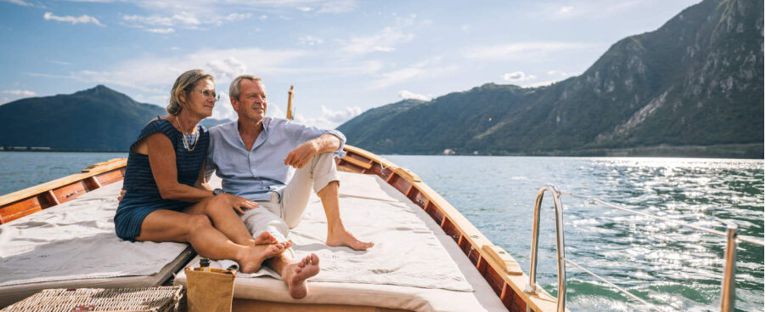 senior-couple-sailing