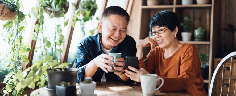senior-couple-with-herbal-tea